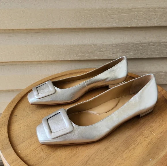 Talbots Sutton buckle silver metallic flats size 8 - Picture 2 of 13